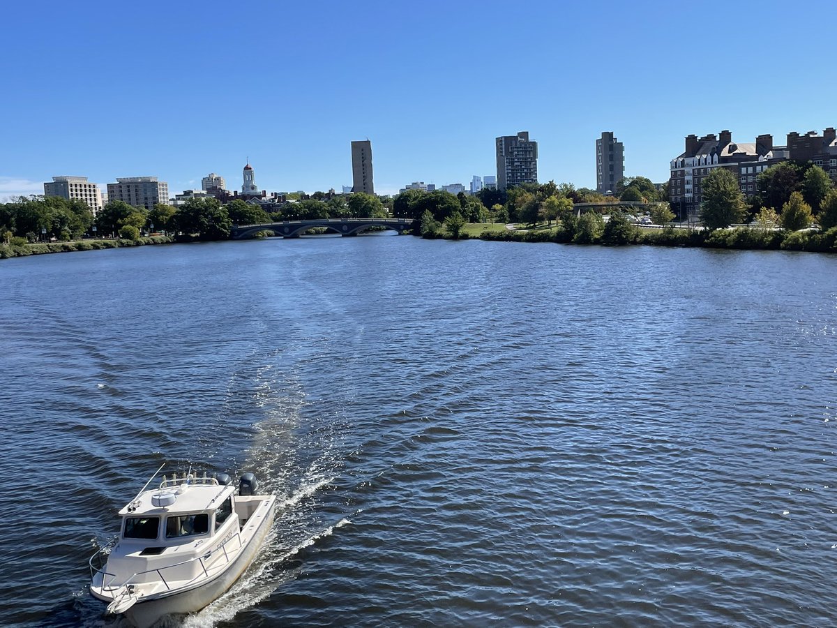 Avidhoot's tweet photo. The Charles never fail to make me happy. Beautiful Saturday morning with a perfect weekend weather!
#tweetchallenge #Day1 https://t.co/BJh1RZXHn9