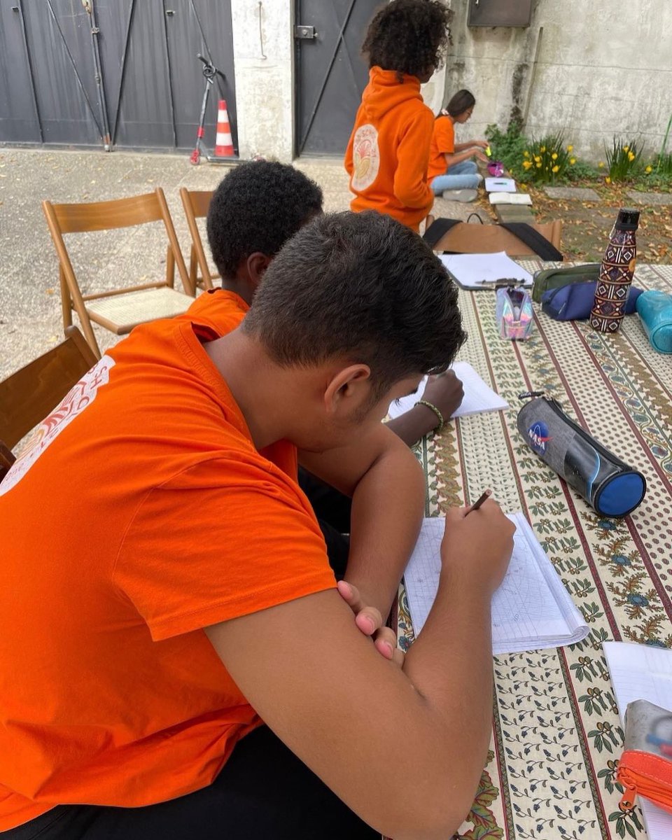 Another day well spent at the Sisters’ Garden in Vincennes  !  🌺
The kids are very grateful for all the information they are discovering about flowers and gardening !  
They enjoy all the activities prepared that strengthens their ability to learn while having fun