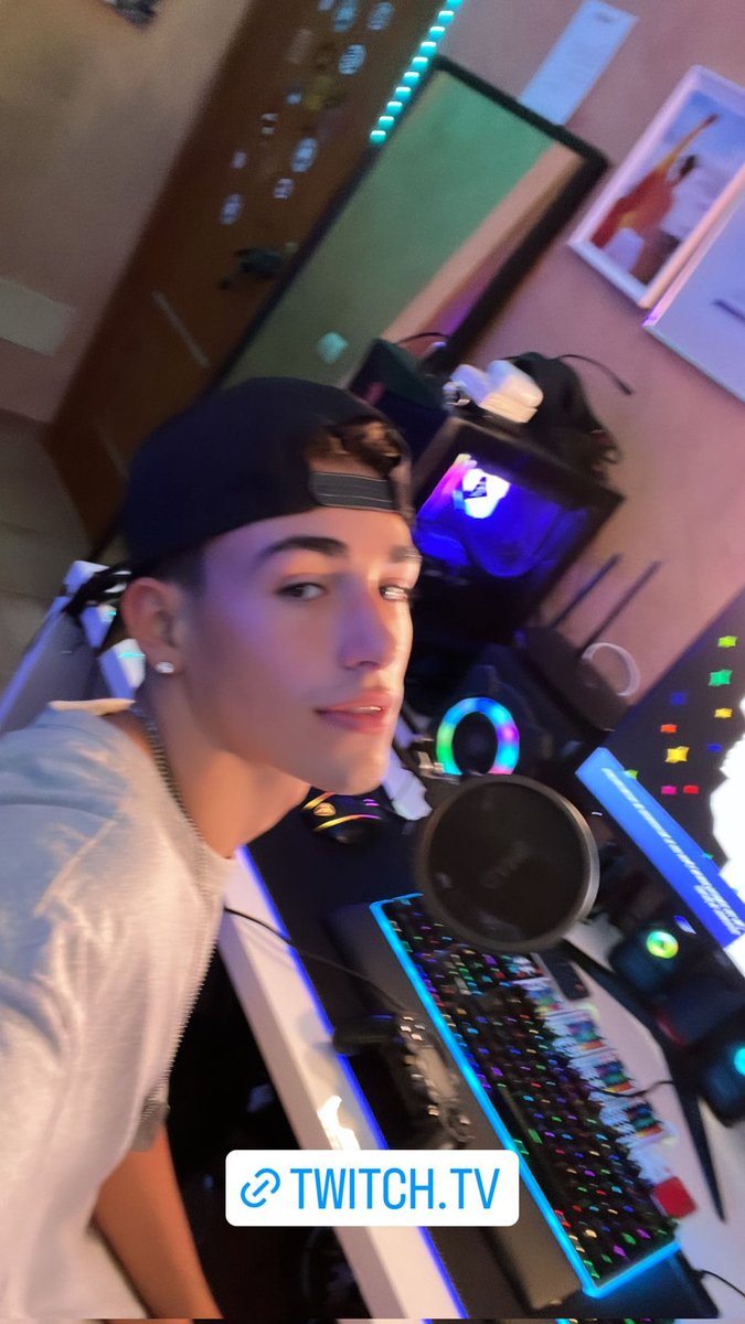 PortalAlexbra's tweet photo. Ao vivo na twitch ❤️

@alextopdancer | Instagram Stories https://t.co/QHUcvyvyxN