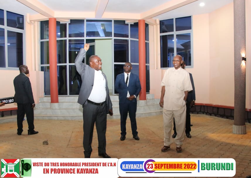 2/n Le chantier de construction de l'usine ultramoderne de production de jus situé en commune #Kayanza tend vers la finition. Avec une production journalière prévue variant entre 4000 &amp; 7000 l/jour, cette usine produira des jus mixtes &amp; non mixtes de fruits naturels #Burundi-ais.