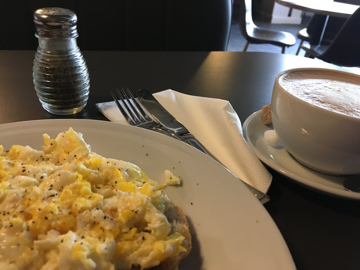 Had lovely brunch at Henry's café at the newly reopened <a href="/fellowship_inn/">The Fellowship Inn</a> Reasonable prices, friendly staff, great atmosphere - cracking effort so far! I hope to visit the pub itself very soon! #SE6 #Saturday #bellingham