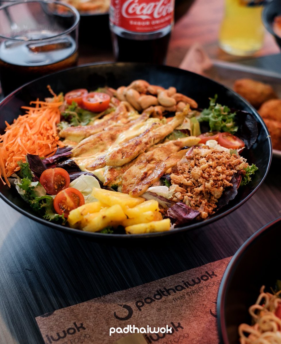 En #Padthaiwok 🍜 tenemos la receta perfecta para alegrarte el día. 👌

Ven y atrévete a probar los platos más picantes. 😎 ¿Estás preparado para vivir la experiencia #ThaiStreetFood 🔥?

#Thaifood #Padthairestaurant #Padthaiwoklover #wok #noodles #asianfood #takeaway