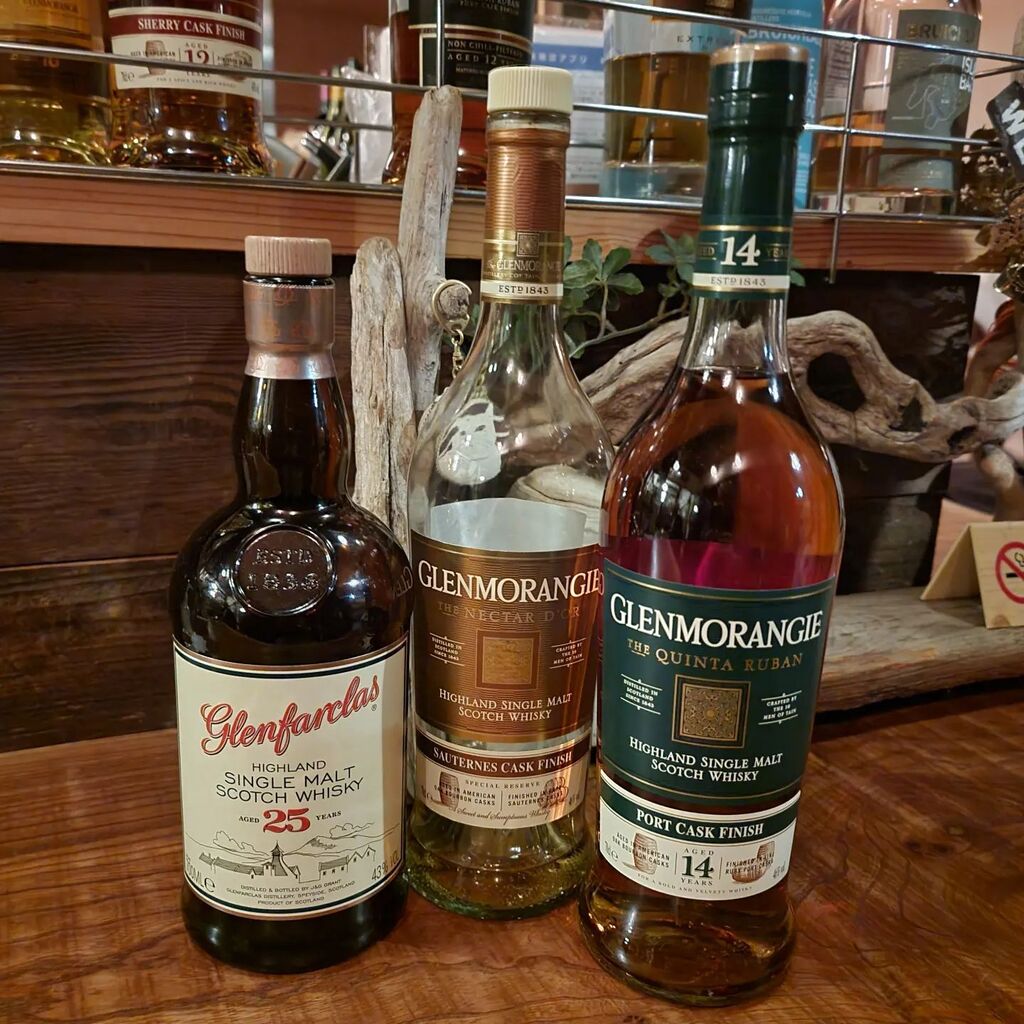 kicoriso's tweet photo. 大人な土曜日やったわ #scotchwhisky #singlemoltscotchwhisky #glenfarclas25 #glenmorangienectardor #glenmorrangie14 https://t.co/QeA4l9nXsG https://t.co/OvqWFdKEgI