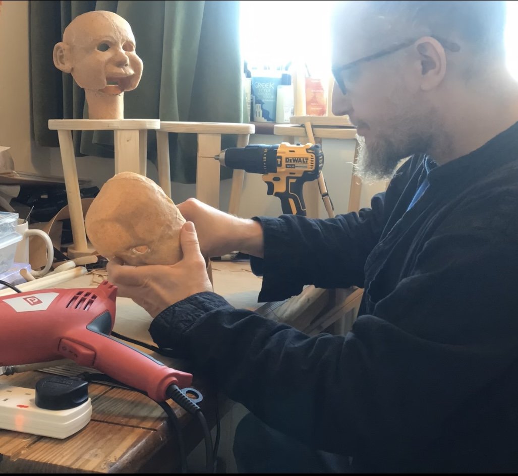 ⭐ Meet the team! ⭐

Puppet maker and Puppetry Designer. 🐦

#JoshElwell is an experienced maker and puppeteer who has worked extensively in theatre, TV and Film.