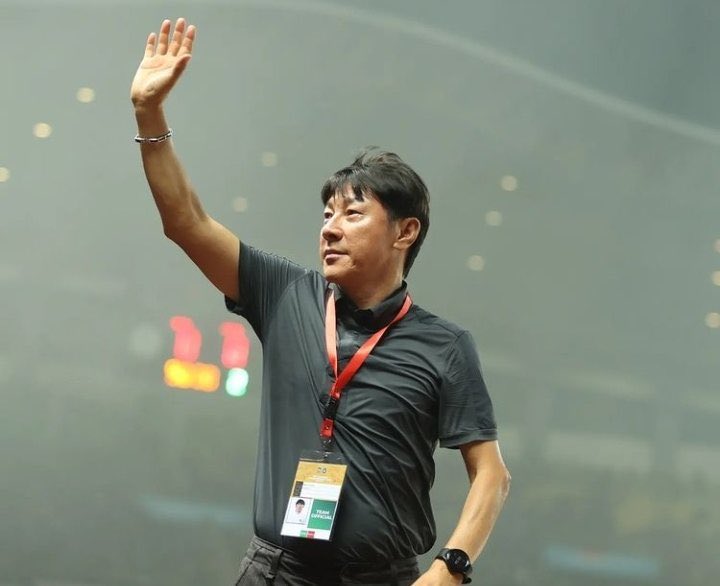 The_RedsIndo's tweet photo. Mau jadi apa sepakbola Indonesia tanpa Shin Tae-Yong!

Untuk pertama kalinya gue suka banget liat mainnya Timnas Indonesia dan bangga atas hasil yang didapatkan. Dia mengantarkan kita pada definisi sebenarnya percaya proses.

Stay longer or stay forever with us, Ahjussi Shin! 🥹 https://t.co/znE5lDdDvK