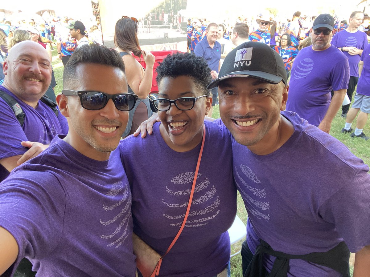 Dannyboy0817's tweet image. All 💜 on this beautiful Dallas morning! Enjoyed spending time with these big hearted leaders! #LifeAtATT #HeartAndSole #ByeByeBeard #EastMeetsWest #PhotoBombed @JenVanBus @_Shelley_G @Deanna_APR @ERBizSales @HardmonWilliams @TheStevenEiger