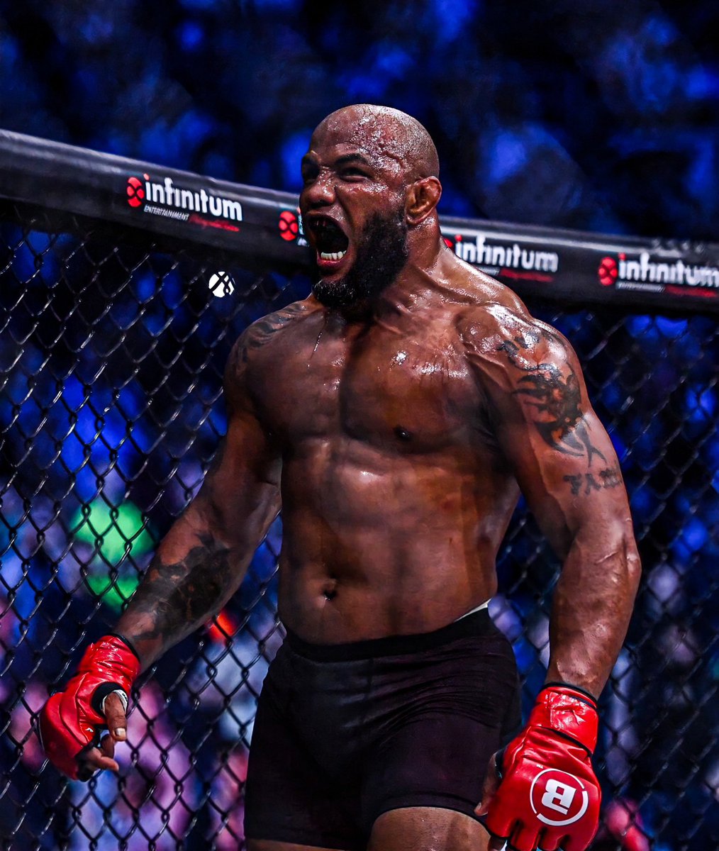 Do you think Yoel Romero can win a Bellator title?🤔
#Bellator285 #MMA