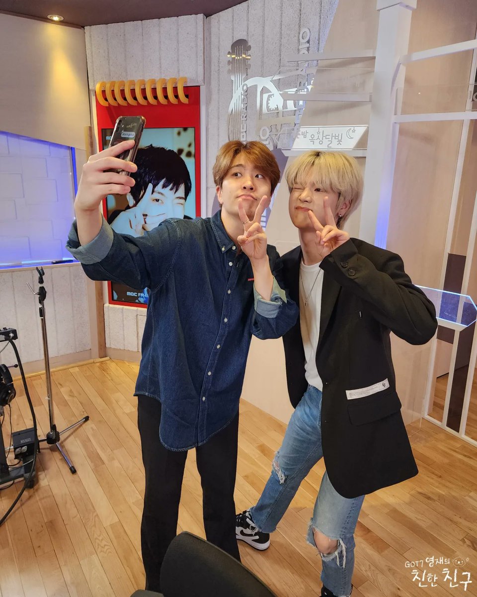 mbcbf_ever's tweet photo. 🦦친친 꿀팁나나나🦦

말을 놓았지만 놓지 않았듯이🥲
마지막이지만 마지막이 아닌 것처럼 다시 만나요👋❤️

마지막까지 꽁냥꽁냥한 달디&amp;정수,
👾정수ver 너의모든순간 LIVE 복습은 여기서⤵️
🔗https://t.co/mF5EnH7AD8

#MBC #라디오 #GOT7영재의친한친구 #친친 #갓세븐 #영재 #엑스디너리히어로즈 https://t.co/QPse9mjXSL
