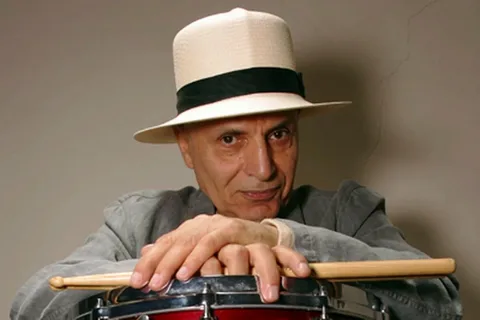 darkbluenotes's tweet photo. Whiplash gerçekçi bir film mi? Müzisyenlerin hasta olmaya hakkı yok mu? @bpacaci yeni yazısında sahne yaşamının zorluklarına ve müzisyenlerin sorunlarına odaklandı.
https://t.co/UWLe7LGV3o https://t.co/t2aDL25tQj
