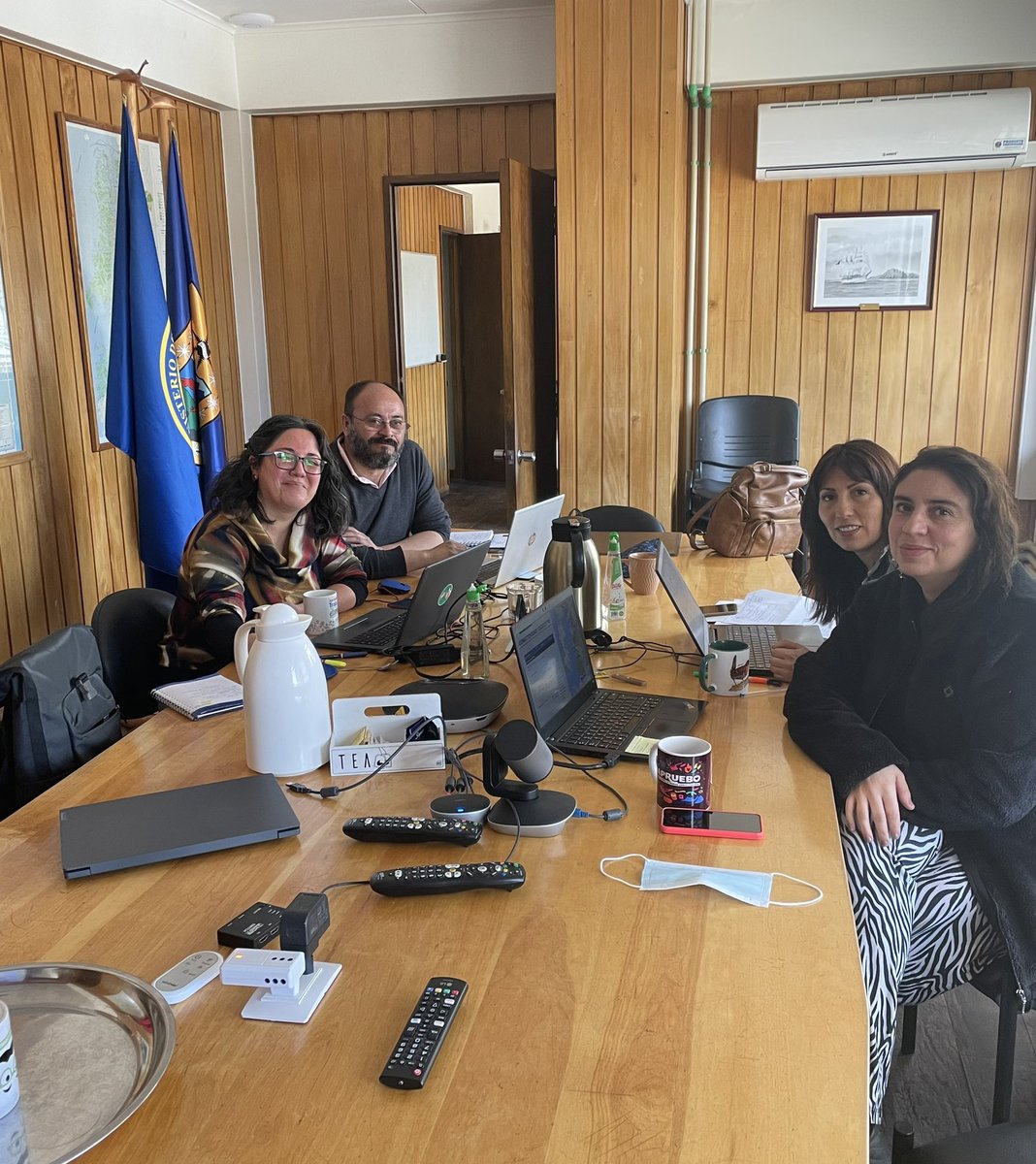 ClaudiaPCantero's tweet photo. Mañana colaborativa con @PatoSanhueza1 @MOPAysen en @DPRAysen, avanzando en conjunto por mejorar la conectividad en nuestra región ⛴ 🚍 ✈️ @MTTAysen @MTTChile @mop_chile https://t.co/xTb4HwiN8G