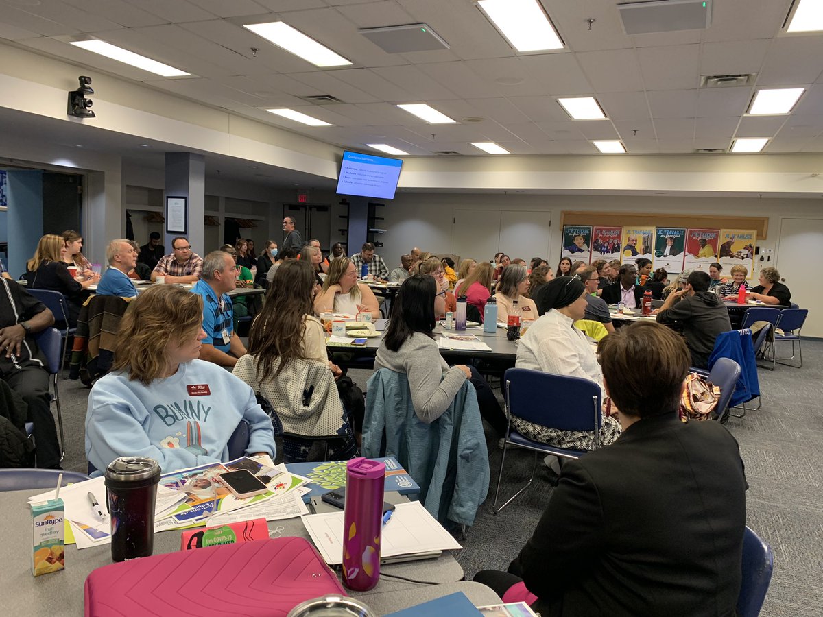 EFMdepartout's tweet photo. Salle comble pour la première réunion du Conseil des écoles des ÉFM ! https://t.co/CDvmhtgXfg