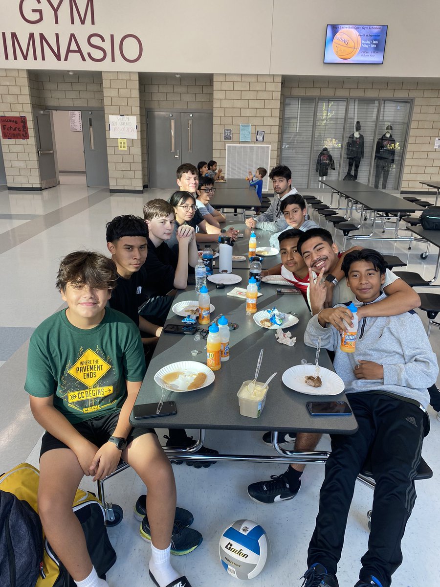 OPS_BVHSXC's tweet photo. Long Run ✅ Pancake Feast ✅ #gobison https://t.co/Oiuc9rFUeL