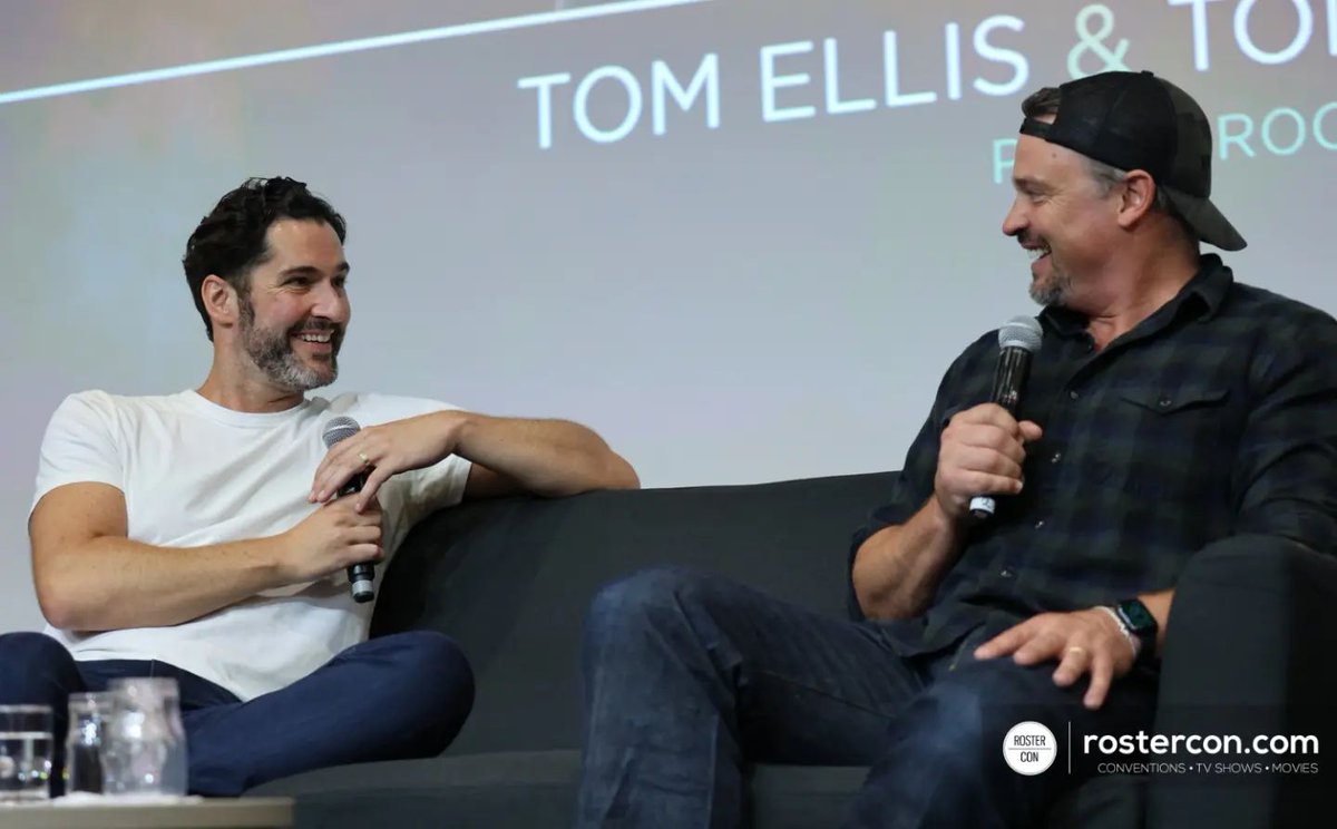 Huesario's tweet photo. #Repost @roster_con
#SOHC Tom Ellis &amp; Tom Welling during their panel #Lucifer https://t.co/5eVdFG1dmn #Lucifercon #luciferconvention #tomellis #tomwelling #empireconventions #Straightouttahell #Lucifercon #lucifermorningstar #Smallville https://t.co/iaQTTRAMqg