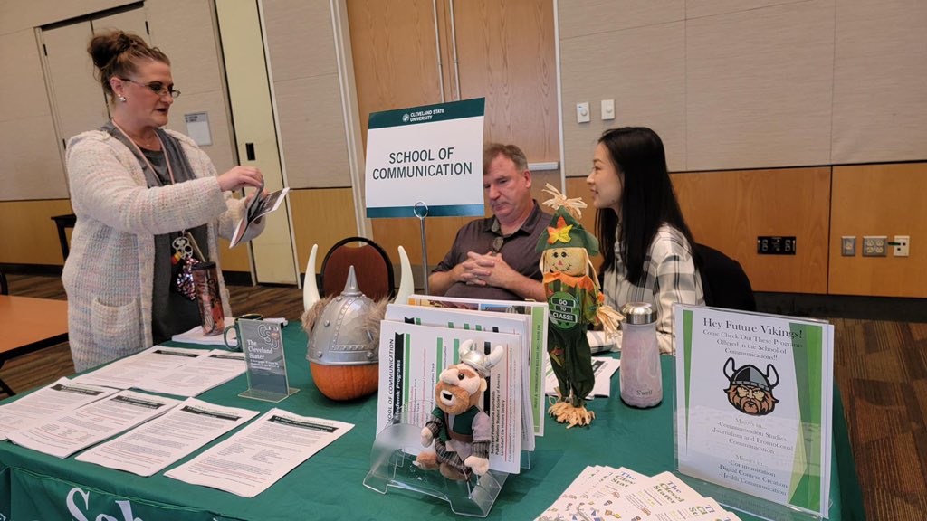 Hey Future Vikes! Visit the School of COM table today!