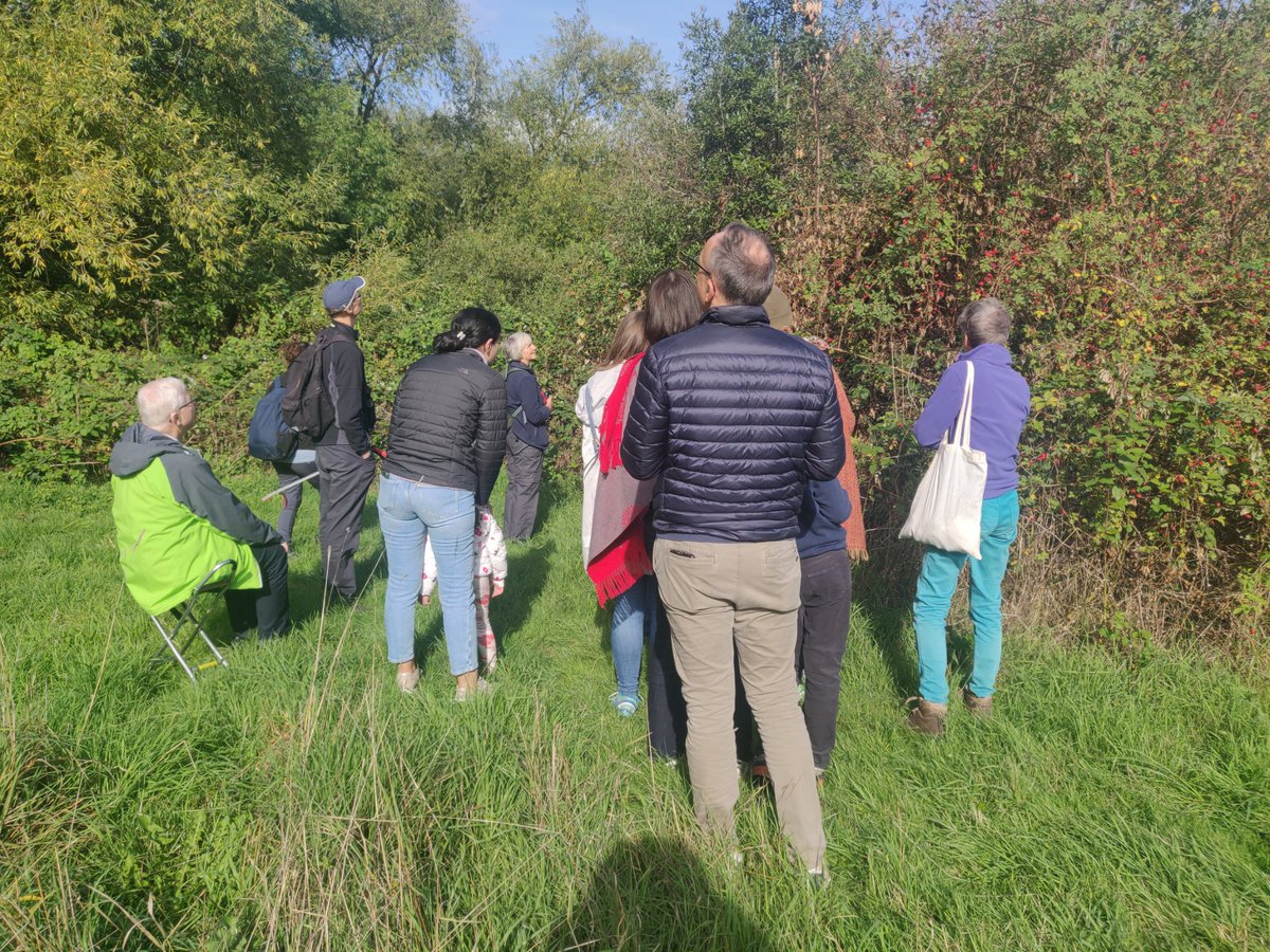 KG_womanarch's tweet photo. Great morning organised by @GarfieldWandle this morning.

It had something for everyone! Nature walk, Litter Picking, Bubble show &amp; Bird mask decorating.

It was also good hearing what the neighbours would like to see done in the multi-use games area.

#Wandle #Merton https://t.co/BpWjtwkRqC