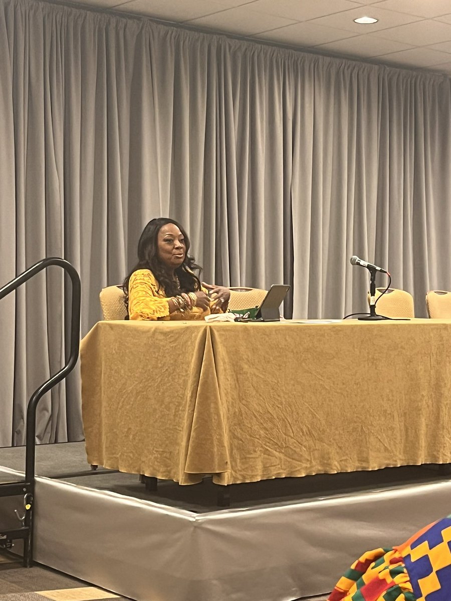 #HappeningNow Dating and Mating in the #digital age <a href="/IAmPowerRising/">IAmPowerRising</a>  w/ <a href="/StarJonesEsq/">Star Jones</a> breaking down the “must haves” and the “can’t stands” and tips for safely dating online!