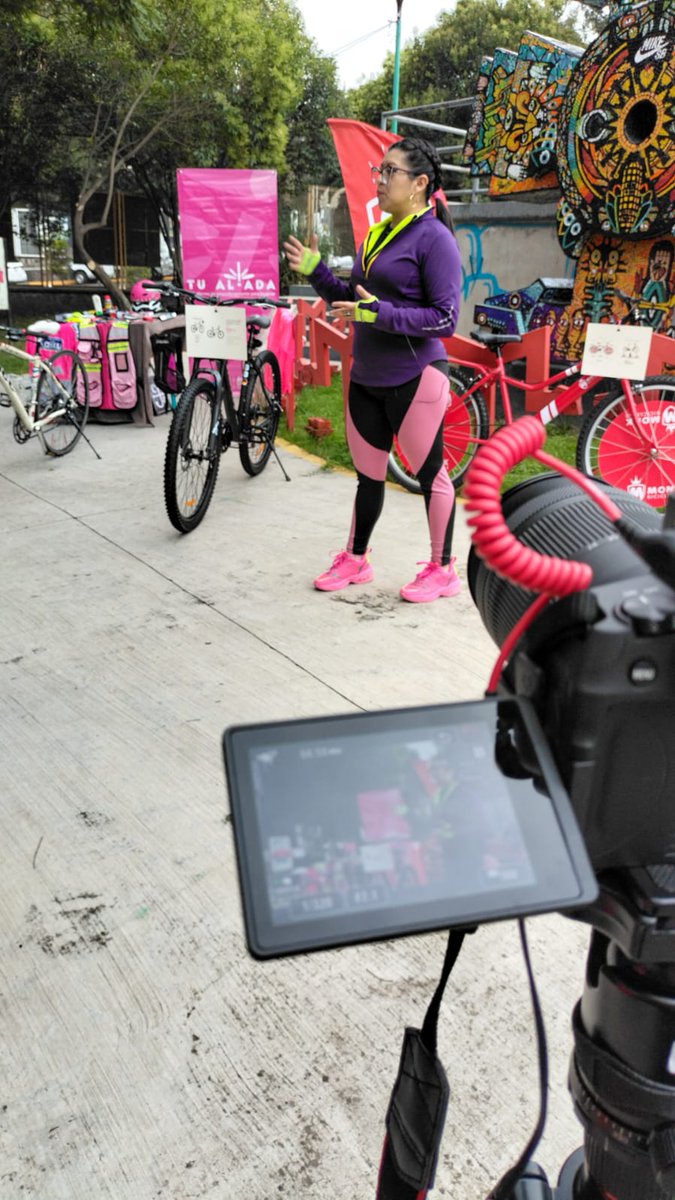 Tu_Aliadamx's tweet photo. Taller de Ciclismo con Lula.
Parque de la Juventud 
#mujeresciclistas 
#ciclismo https://t.co/CTXGnJp3aX