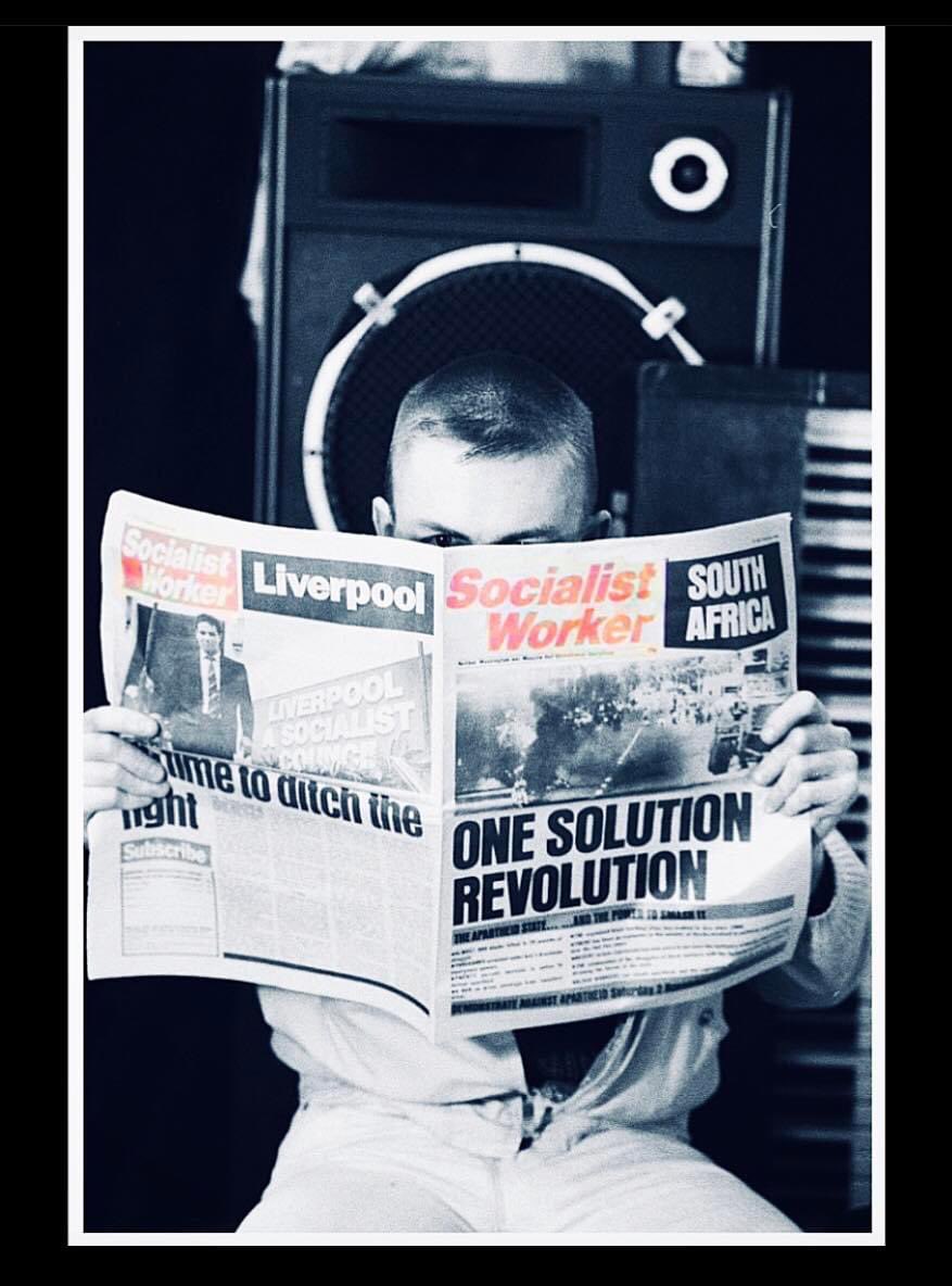 ScotsPostPunk's tweet photo. One Solution, Revolution

@redskins_band @GCPunkNewWave @NewWaveAndPunk @CaltonBooks @eiecampaign @GJMunro26 

#Redskins #ChrisDean #TheRedskins 

Photo: Peter Anderson https://t.co/WcY2nJTpqg