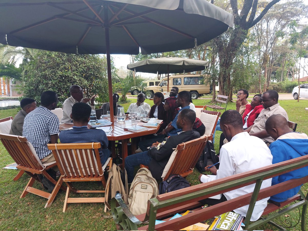 MsweliSimangele's tweet image. The Charles R. Wall #YoungAfricanPolicyFellows spent yesterday learning about Nairobi National Park and the work of @AWF_Official across Africa. Policies must be guided by realities in the ground and in turn, must work towards enhancing efforts on the ground. #PolicyandPractice