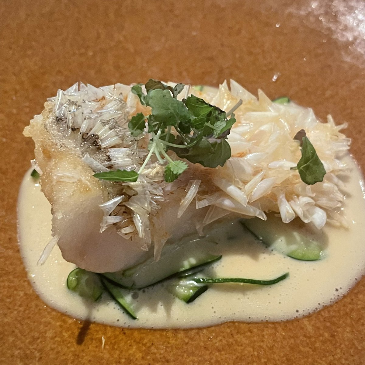 渡星して1周年のお祝いランチ。
味はもちろん見た目に香りにと、丁寧で繊細な料理を楽しめて大満足🥰五感が刺激される素敵なお店ー🤭