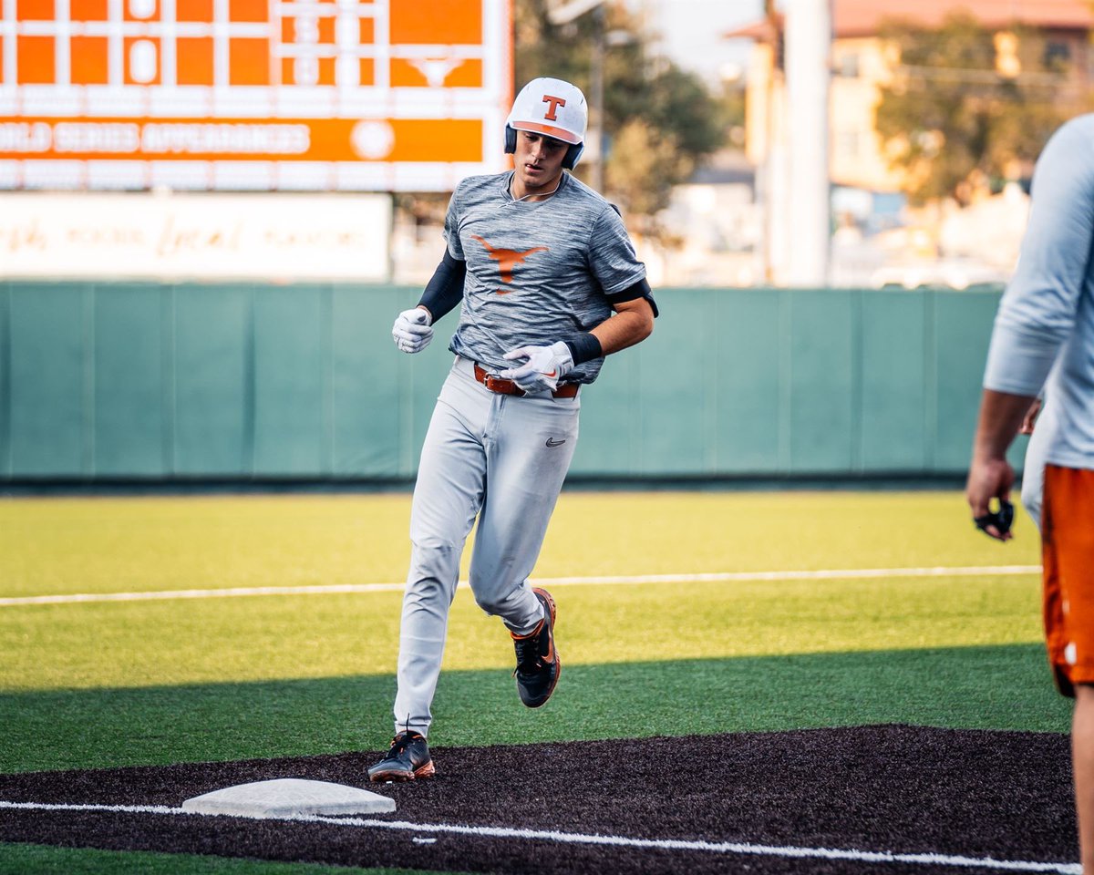 TexasBaseball's tweet photo. We still hit dingers. https://t.co/FcoEYOSRni