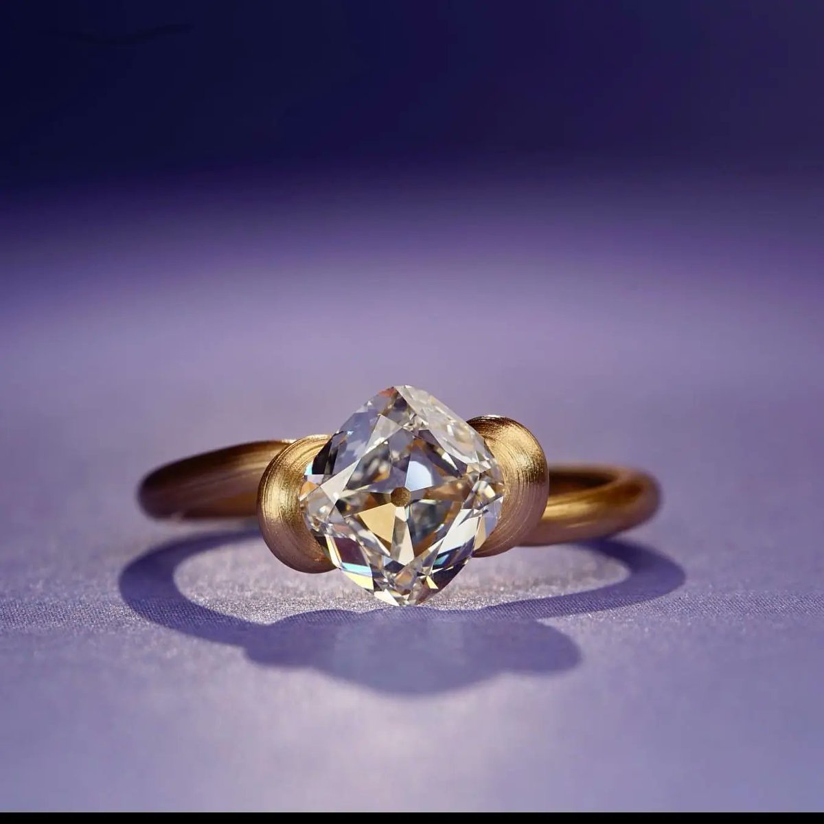athousandfacets's tweet photo. I think today should be @leenheyne appreciation day.. 
That's it!.. no more words need to be said.. don't you agree? 
.
.
#leenheyne #leenheynejewelry #oneofakindjewelry #madeinnetherlands #finejewelry 
#statementring https://t.co/iDxXjUlRSL