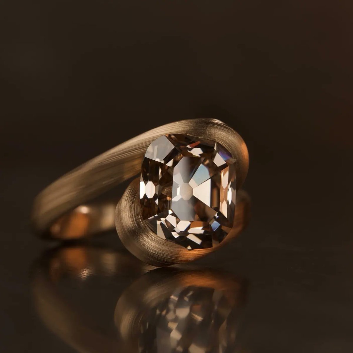 athousandfacets's tweet photo. I think today should be @leenheyne appreciation day.. 
That's it!.. no more words need to be said.. don't you agree? 
.
.
#leenheyne #leenheynejewelry #oneofakindjewelry #madeinnetherlands #finejewelry 
#statementring https://t.co/iDxXjUlRSL
