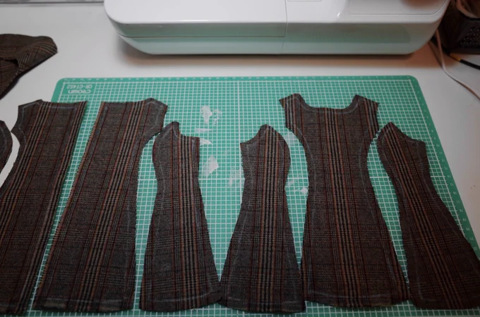 裁縫したくなってドールの服作ってた かわいすぎる 