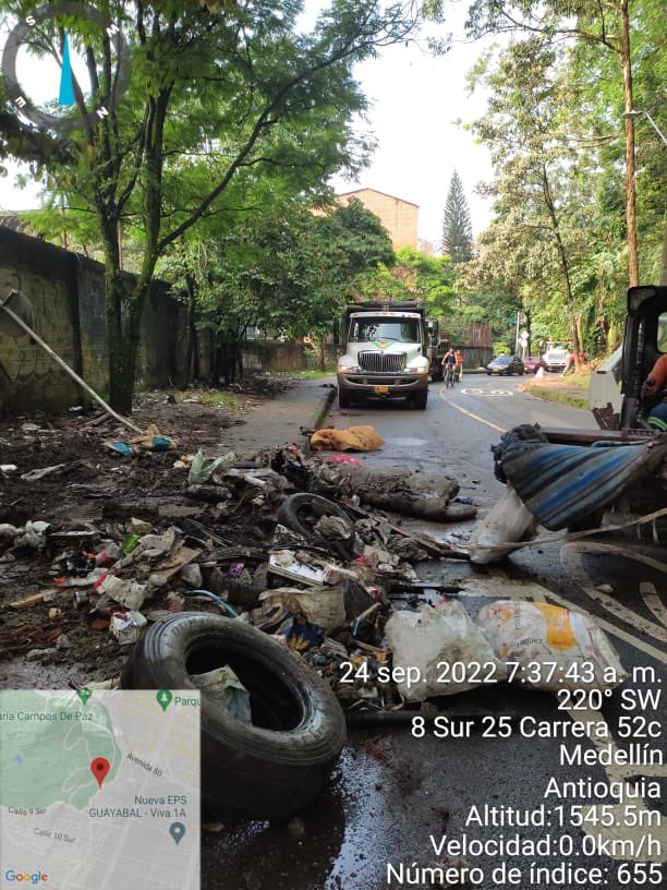 Emvarias's tweet photo. ¡Mira todo lo que sacamos del sector conocido como “care perro”, en Guayabal, a un costado del cementerio Campos de Paz! 

Fueron 6 m3 de escombros, 6 m3 de llantas, colchones y madera, y 2 m3 más de basuras removidas. 😱💪🏾🧡💚
@AlcaldiadeMed @EPMestamosahi https://t.co/q74swy4u5P