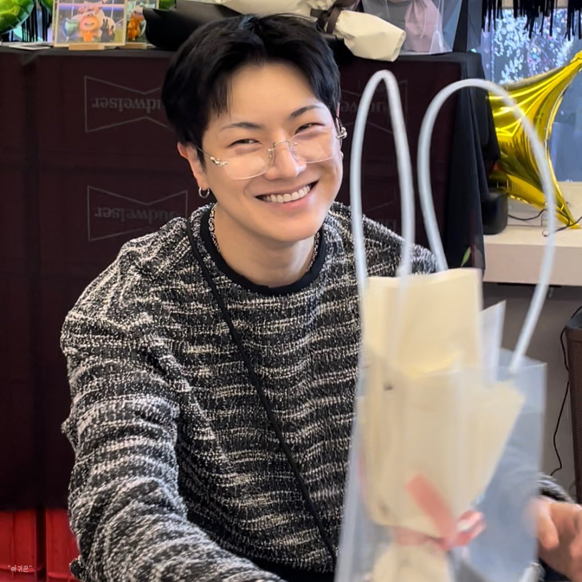 Jungotter_'s tweet photo. 우리 천재 애옹이 생일축하해 오늘 누구보다 행복한 하루 보내자 우리🎂💕

#천재애옹_한세_생일이다옹
#HBD_DXHXNXE https://t.co/0RjULrvMQy