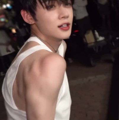 now_13_'s tweet photo. 연준이 팔뚝 무한제공 사건 https://t.co/sAuRPtkcFb