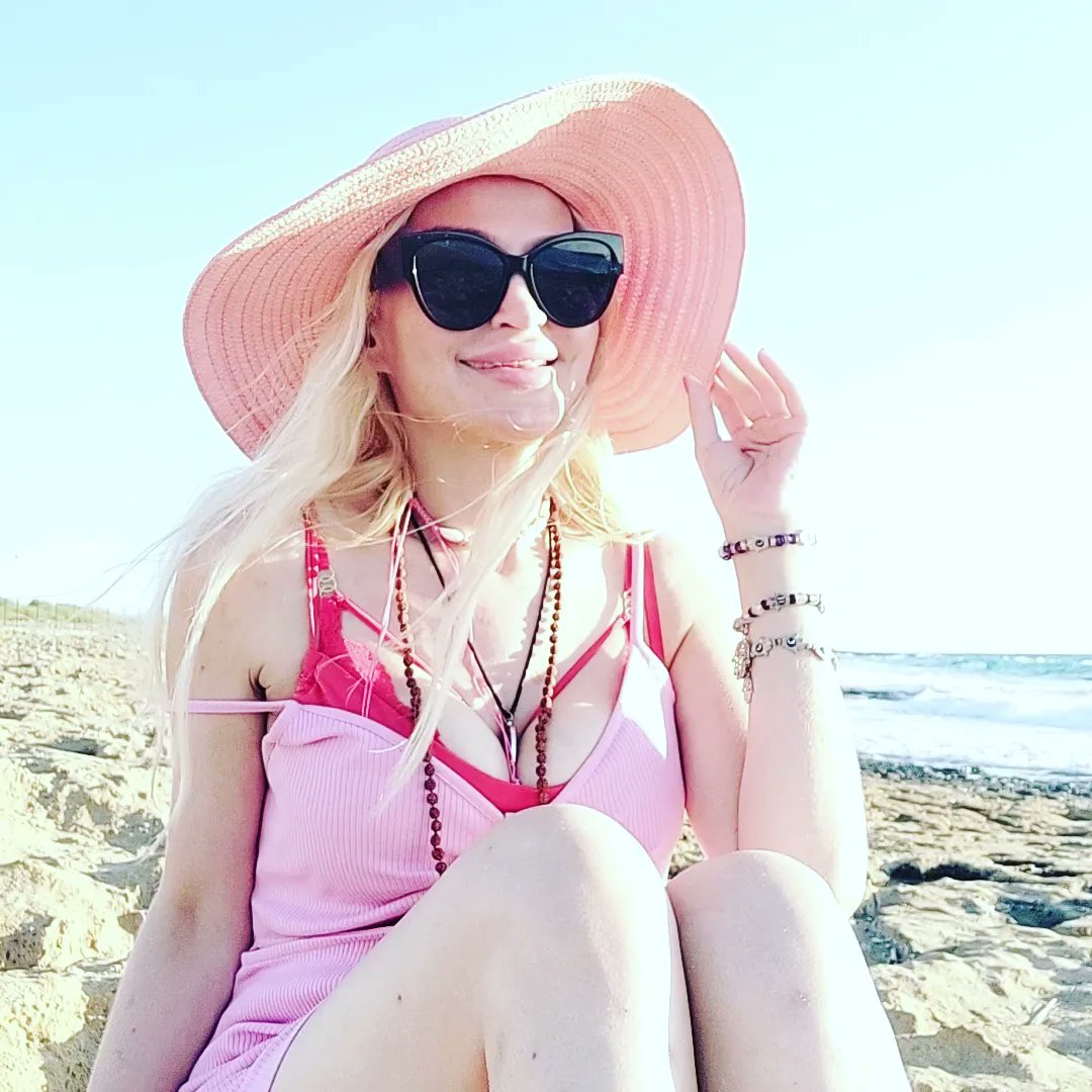 TheEmanuelaRose's tweet photo. 🌞Should I have a fling with the hot lifeguard? (Also if you're a weak swimmer is that a conflict of it interest?). He's super sweet. Will I drown? 💛🦋 #travel #travelpreneur #love #advice #Goddess #Aphrodite https://t.co/L6KVFEc2iX