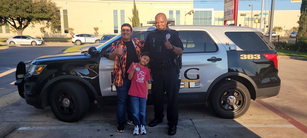 IPDACSteele's tweet photo. Thanks to @MarqBlendz shop and @OneCommunityUSA for hosting a great @IrvingPD @ShopTalk block party event last night! https://t.co/CYUf0Mbw7h