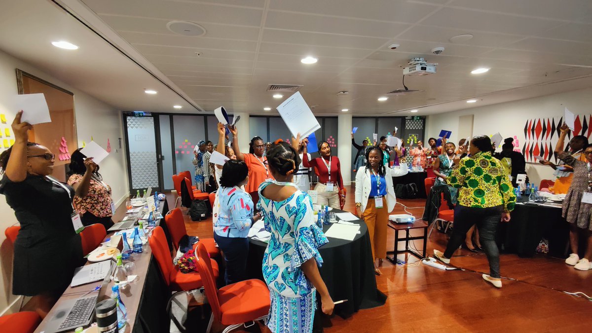 Pamca_Wivc's tweet photo. #Day2 #WIVCworkshop #PAMCA2022
Activity session 3: Self-care & Resilience
#Kigali https://t.co/hfDXhGHrcH