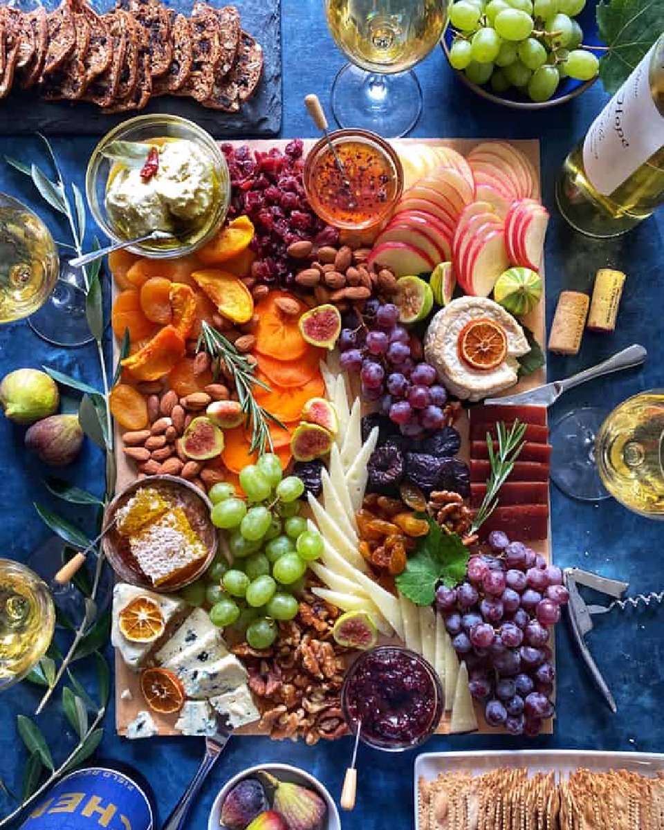 Knowing what foods pair best with certain varietals can sometimes seem daunting! Our friends at @cagrownofficial created the ultimate cheat sheet - and are sharing some of their favorite food and #winepairings. Learn more: californiagrown.org/blog/the-best-… 📷 : @thedelicious @VisitCA
