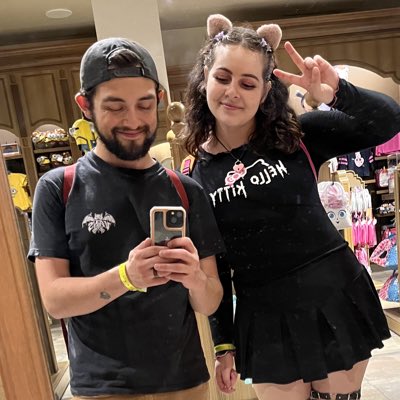itshooplah's tweet photo. my kitty cat haunt girl and i need to get to scary farm https://t.co/VPM7zNlDIL