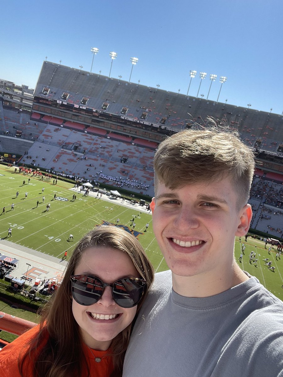 elizabethge2020's tweet photo. #WarEagle with the birthday boy!!! https://t.co/vkPCRGTWMM