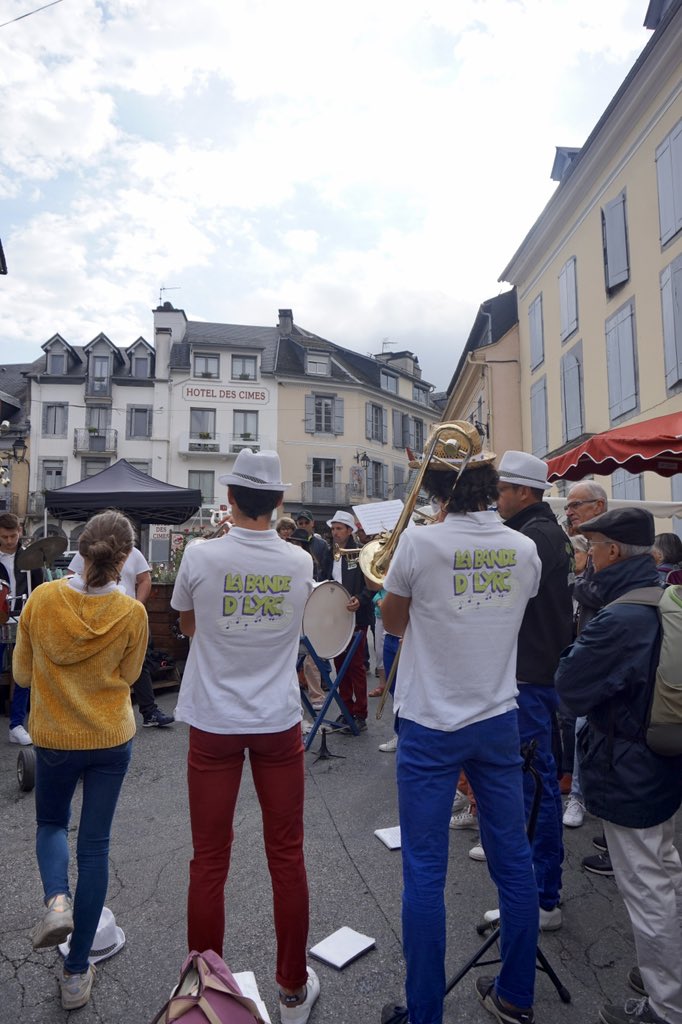 Foire aux côtelettes à #luzsaintsauveur ce week-end 🐑
Concours agricoles, marché, bandas, grillades, course aux ânes, ferme pédagogique, buvettes, expos... De la tradition, de la fête et de la bonne humeur en Pays Toy ! 😃