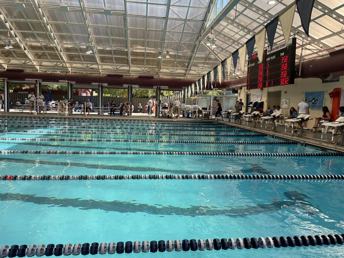 Beautiful day for a swim and dive meet! Let’s go Jets!!💙✈️ #alabamasprintchampionship