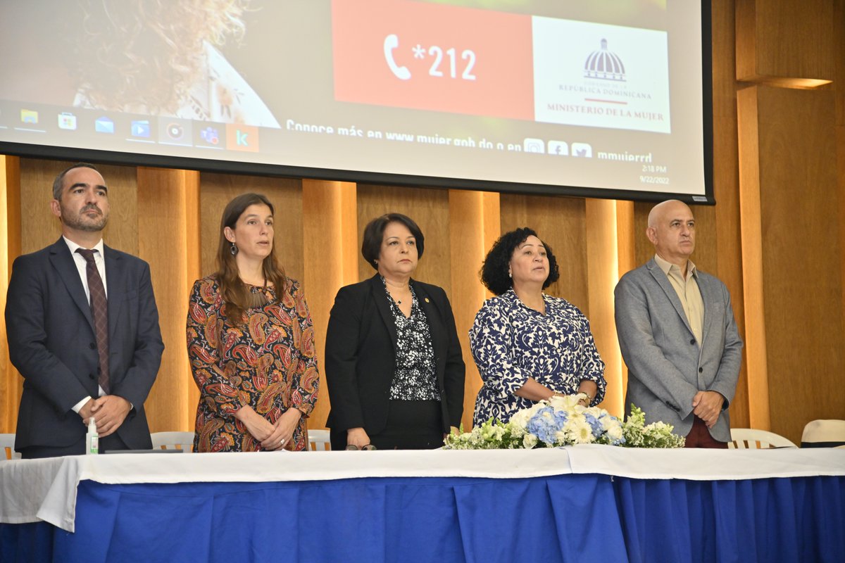 MMujerRD's tweet photo. El @MMujerRD realizó la 2da graduación ordinaria de la  Cohorte del curso Principios Básicos de Género y Prevención de Violencia y del Diplomado Internacional Masculinidades, Igualdad de Género y Transformación Social, con el apoyo de @UNAPEC @CooperacionESP @FES_Caribe @PNUDRD https://t.co/Ws2i1LJMkr