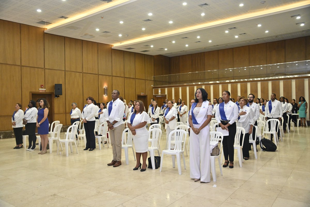 MMujerRD's tweet photo. El @MMujerRD realizó la 2da graduación ordinaria de la  Cohorte del curso Principios Básicos de Género y Prevención de Violencia y del Diplomado Internacional Masculinidades, Igualdad de Género y Transformación Social, con el apoyo de @UNAPEC @CooperacionESP @FES_Caribe @PNUDRD https://t.co/Ws2i1LJMkr
