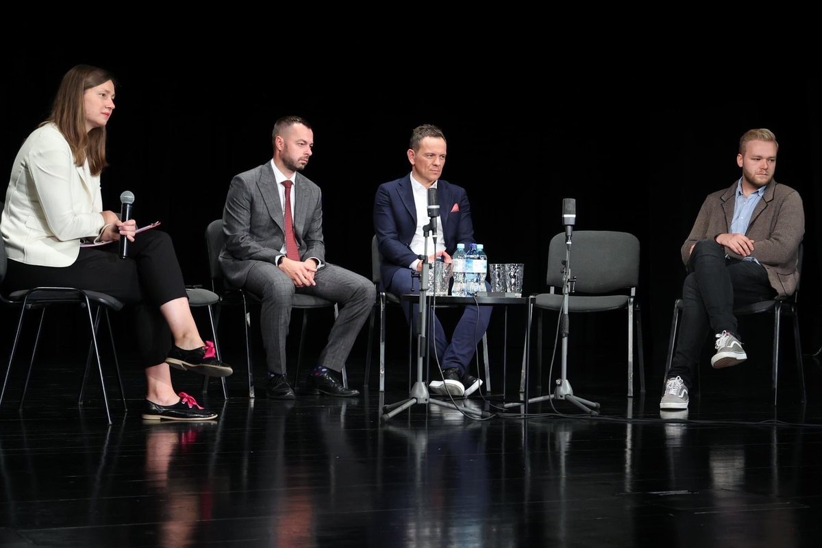 Really great discussion on #electromobility, #sustainability, #vc and #innovations 🙌🏻 with K. Czerwinska, <a href="/romowiczbartosz/">Bartosz Romowicz</a>, M. Seniuk (<a href="/parpgovpl/">Polska Agencja Rozwoju Przedsiębiorczości</a>) and B. Domanski (<a href="/JagiellonskiUni/">Uniwersytet Jagielloński</a>) 💪🏼 

It was pleasure to take part in #ElectromobilityWeek in #UstrzykiDolne 🚀