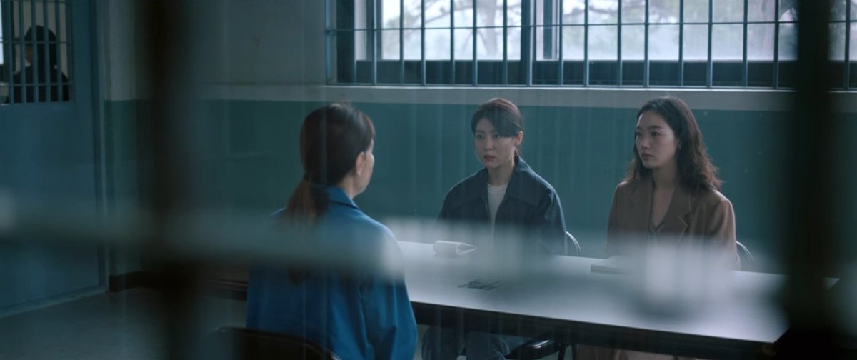 cinehann's tweet photo. Kematian sang nenek jadi hantaman besar buat In-kyung dan In-joo tapi jadi gebrakan dalam penyelidikan mereka ttg organisasi anggrek biru alias Jeongram di #LittleWomenEp7. Misteri semakin jelas terungkap, tapi sekarang musuh mereka bakal jauh lebih berbahaya. https://t.co/P8R6Nn2Ary