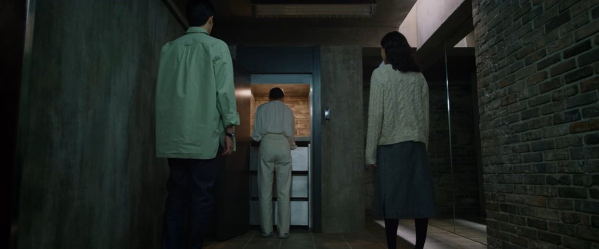 cinehann's tweet photo. Kematian sang nenek jadi hantaman besar buat In-kyung dan In-joo tapi jadi gebrakan dalam penyelidikan mereka ttg organisasi anggrek biru alias Jeongram di #LittleWomenEp7. Misteri semakin jelas terungkap, tapi sekarang musuh mereka bakal jauh lebih berbahaya. https://t.co/P8R6Nn2Ary