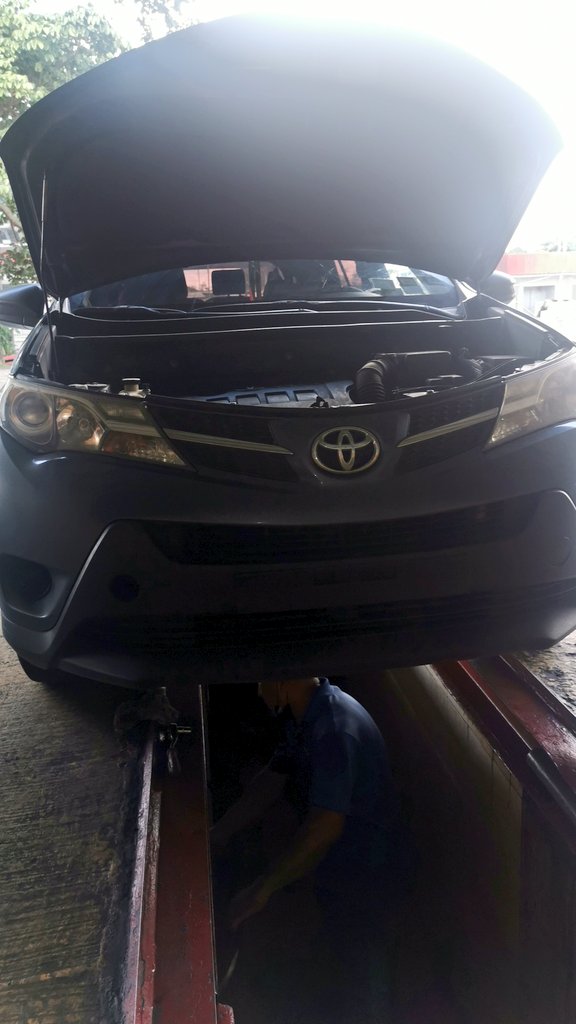 JCasis25's tweet photo. Promoción taller Bonilla mantenimiento cambio aceite de motor auto sedán b/. 28.00
4/4 de aceite 10w30 semi sintético total filtro de aceite y mano de obra, ubicado frente #superextra vía domingo Díaz #JuanDiaz #panama #Autos #AutosPrimicias #taxi #sedanes #tallerbonilla https://t.co/Ki4kT7LKvE