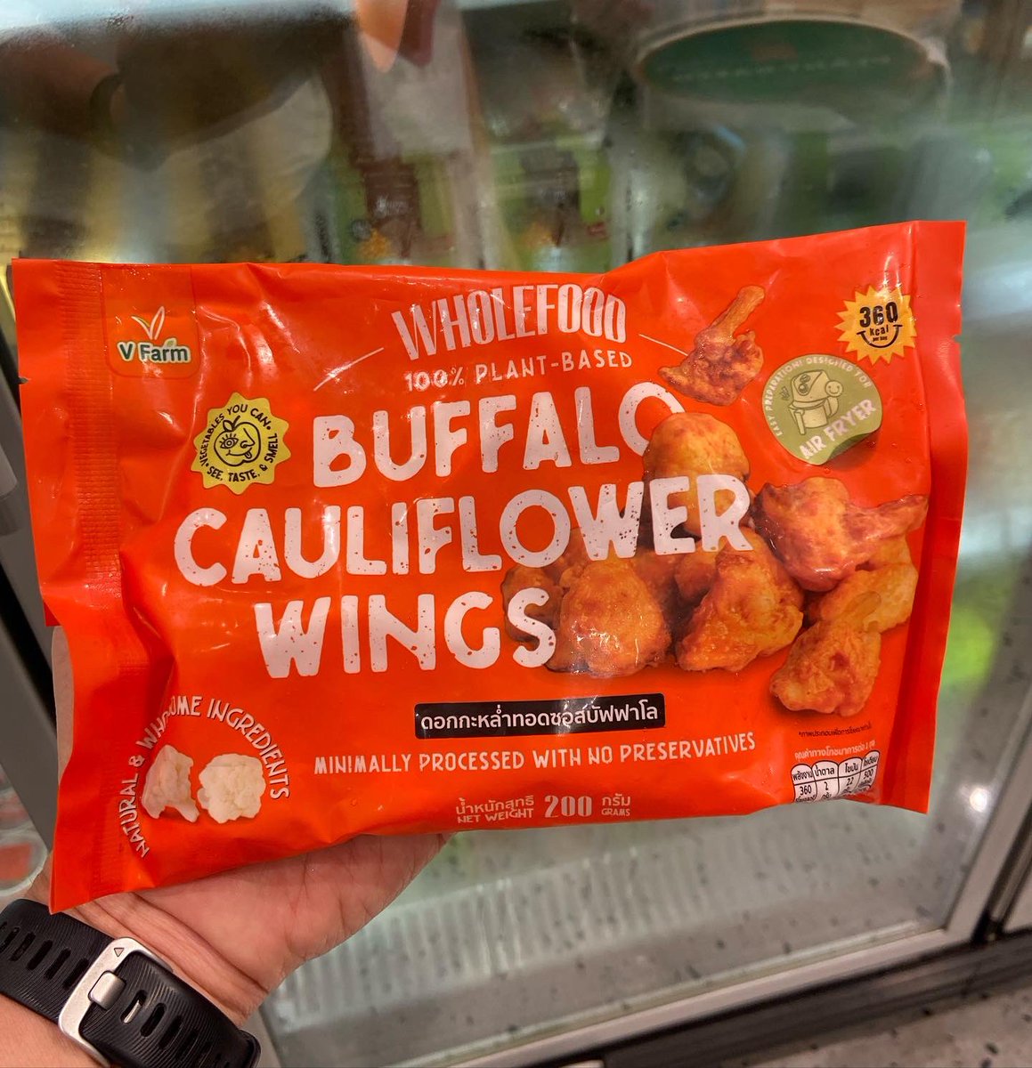 Apirak_BKK's tweet photo. เทศกาลเจปีนี้ พบกับผลิตภัณฑ์ V Farm Whole Veggie Bites 100% Plant-Based ผักพร้อมทานรูปแบบใหม่ ส่งตรงสดใหม่จากฟาร์ม ผลิตจากธรรมชาติ สั่งซื้อออนไลน์ได้ที่ LINE @vfarm ส่ง Delivery ถึงบ้านครับ #vfarm #plantbased #wholefood #TopsMarket #GourmetMarket https://t.co/c20mQyV9j2