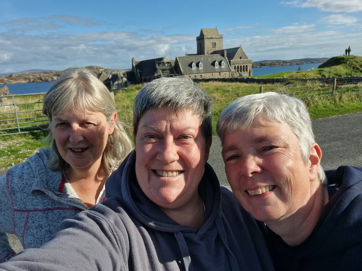 EileanIdhe's tweet photo. Lovely day off - took @SueCurd & @Uisken over to the Ross of Mull. A walk on Uisken Beach, visit to @Ardalanish Weavers, lunch at The Lazy Cow Café nr Fionnphort, wee walk at Kintra 😎👌#Mull #Iona #islandlife #papsofjura #colonsay #scottishisles #scotland #isleofiona #IonaAbbey https://t.co/NlxAhJivUy