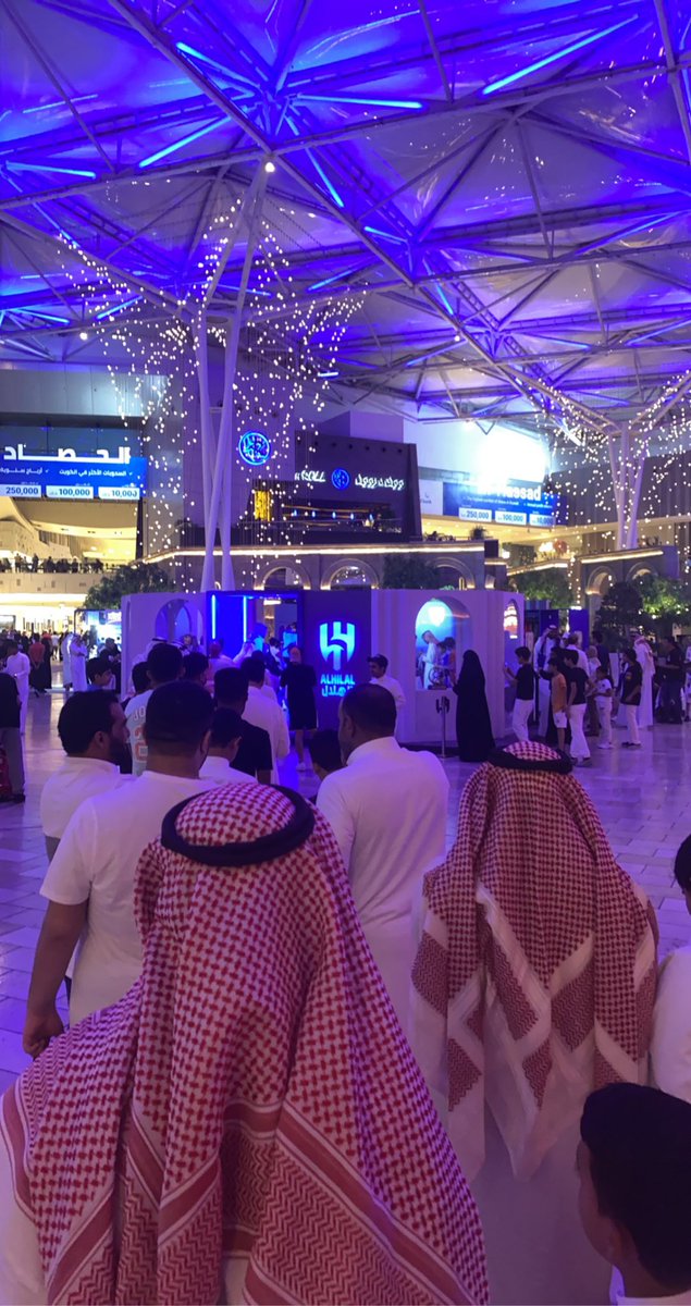 R10_pg's tweet photo. ان شاءالله نحصل التيشيرتات على هالانتظار 😍💙#الهلال_ينثر_الفرح_في_الكويت 
@HilalKuwait https://t.co/aDYPl7YBmI