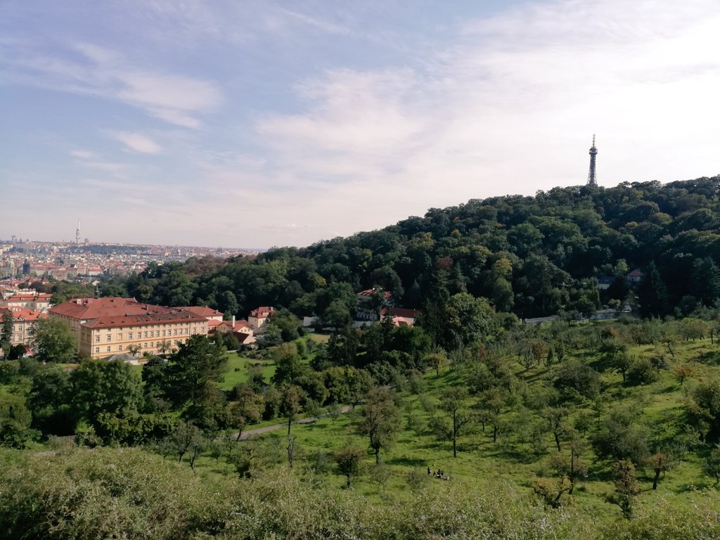 Jingo17084745's tweet photo. Něco z práce.
Schválně kdo pozná čí je to ambasáda? https://t.co/drUtB7ehAI