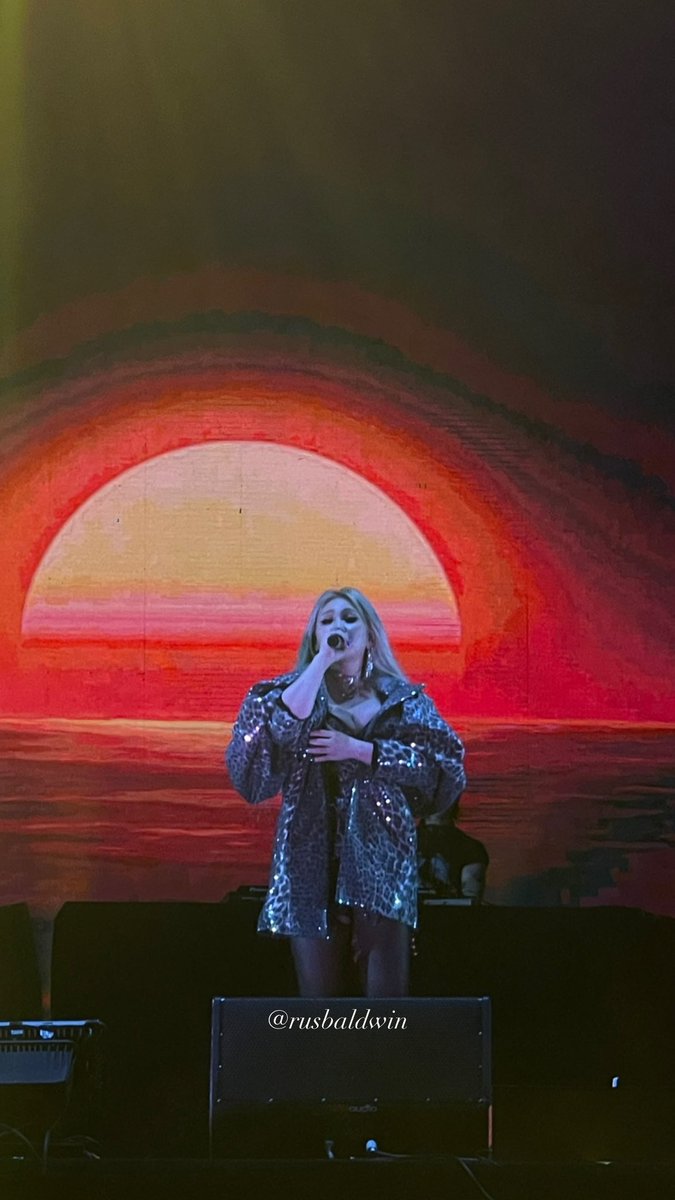 rusbaldwinnn's tweet photo. The crowd was crazy when CL on the stage 😭🍒✨@chaelinCL @memealuvzCLx #WTF2022 #CLWTF #CLInJakarta #WeTheFest https://t.co/h4gSNcG32Z